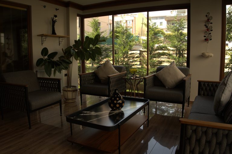 Batıkent’te yapımı devam eden modern villa projesi