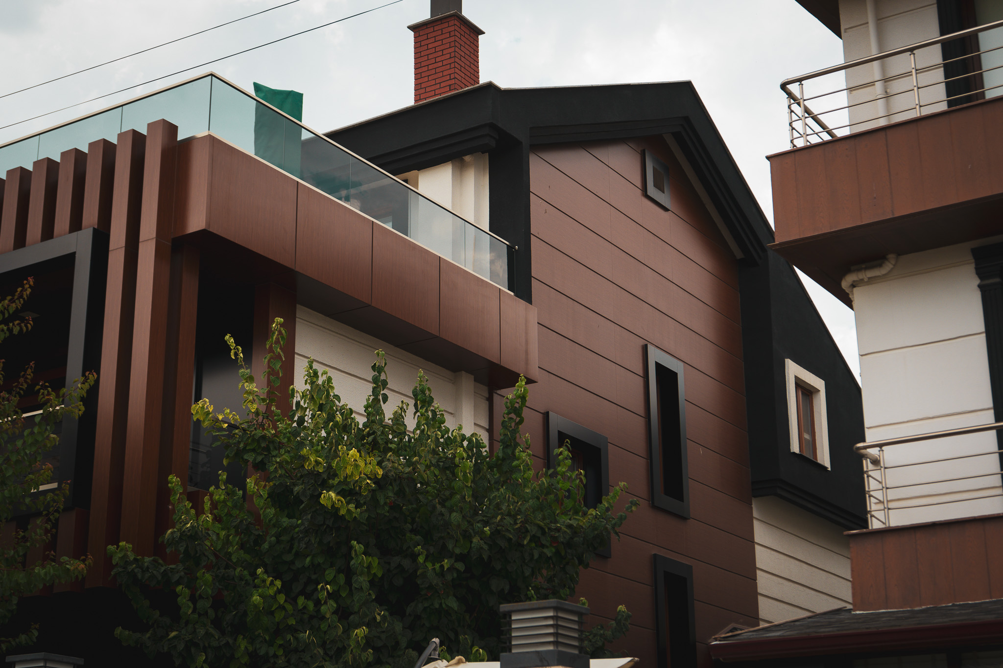 Yalıtımlı dış cephe kaplaması yapılan bina